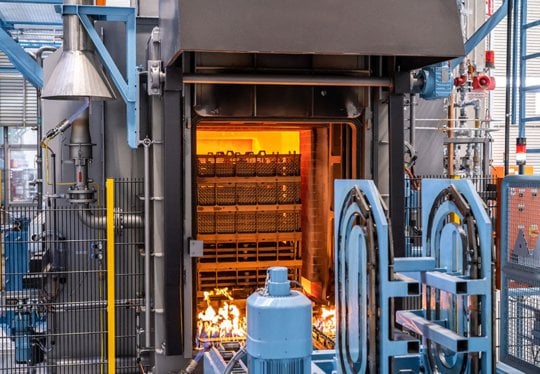 AICHELIN_CO2-neutral heated heat treatment plant_Hirschvogel